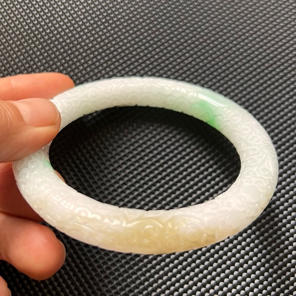 💚💯Authentic unique traditional style carved white Jade bangle translucent - Picture 9 of 14